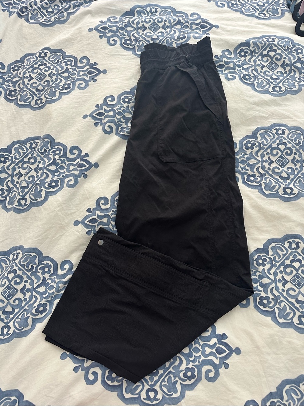 Athleta Black Women’s NWOT pants